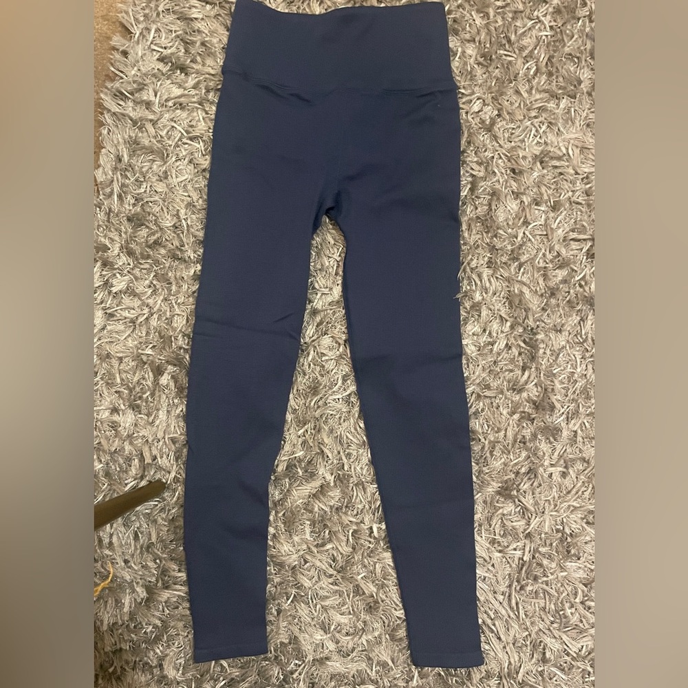 Navy blue athletic leggings